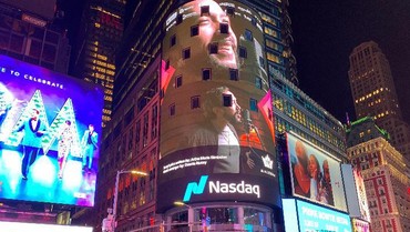 Maruli Tampubolon Bangga Video Klip 'Never Stand Alone' Diputar di Times Square New York