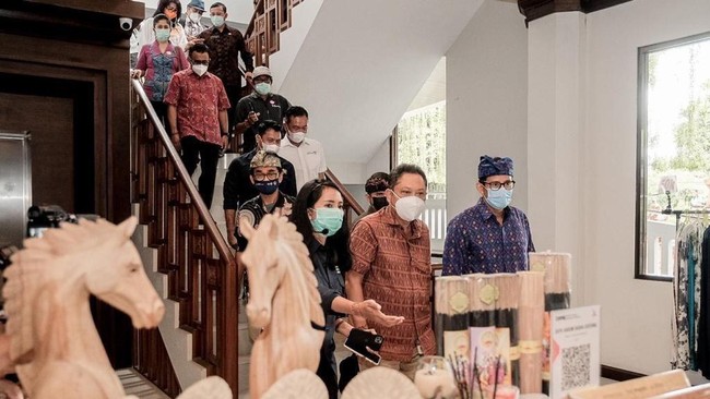 Sandiaga Uno mendukung kebijakan Pemprov Bali mengedepankan pariwisata berbasis budaya dan kearifan lokal.