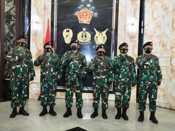 Panglima TNI Terima Penyerahan Jabatan Kasum dari Letjen Herindra