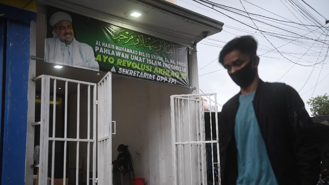 Polisi melarang segala bentuk kegiatan FPI sejak organisasi ini ditetapkan sebagai organisasi terlarang oleh pemerintah, termasuk pelaksaan konferensi pers.