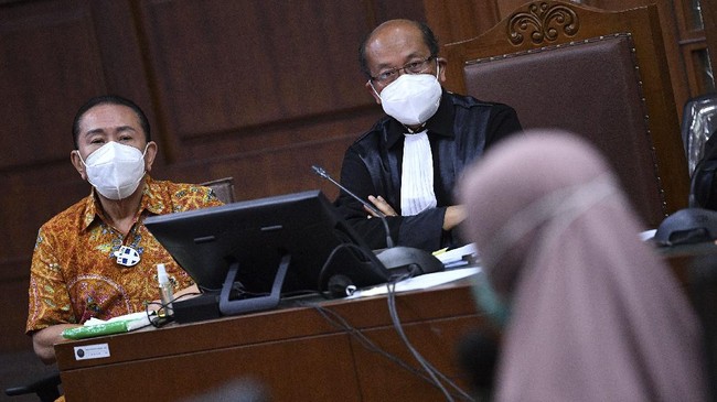 Di hadapan majelis hakim tipikor, manajer sistem operator Garuda Indonesia mengungkap nama Djoko Tjandra di dalam manifes penerbangan domestik.