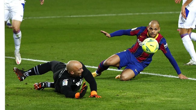 Barcelona sempat tertinggal 0-1 sebelum bisa mengamankan satu poin ketika melawan Eibar dalam lanjutan La Liga Spanyol di Stadion Camp Nou.