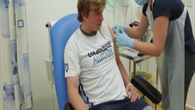 VIDEO: Inggris Setujui Vaksin Astrazeneca-Oxford