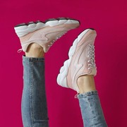 Sepatu Sneakers Tahun 70an yang Tetap Keren Dipakai di Tahun Depan