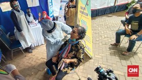 Wisatawan ke Anyer Disetop untuk Jalani Rapid Test Antigen