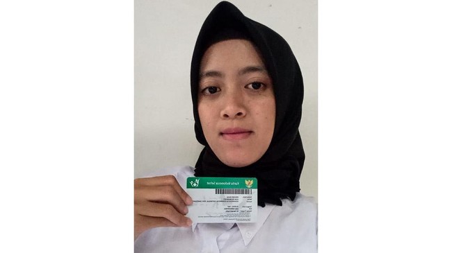 Rizki yang tiba-tiba tersadar orang tuanya telah memasuki usia lanjut berinisiatif mendaftar sebagai peserta mandiri JKN-KIS.