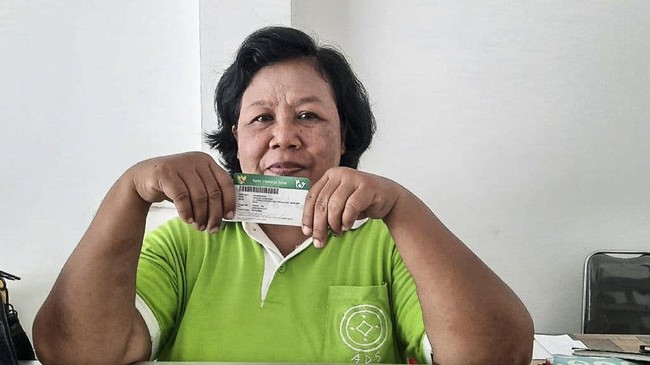 Menjadi peserta JKN-KIS membebaskan Maria de Clara Pama dari biaya cuci darah yang harus dijalani anaknya.