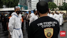FOTO: Tim Pemburu Covid-19 Cegah Kerumunan saat Tahun Baru