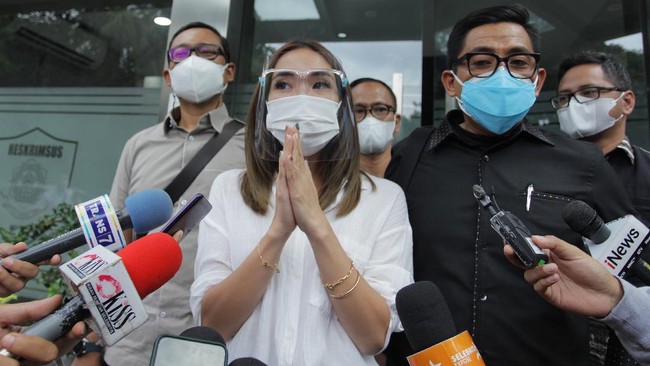 Setelah meminta maaf kepada publik, kemarin, pesohor Gisel hari ini dijadwalkan menjalani pemeriksaan sebagai tersangka kasus video porno di Polda Metro Jaya.