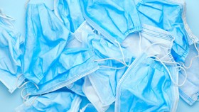 Mendaur Ulang Masker Sekali Pakai Jadi Bahan Bangunan