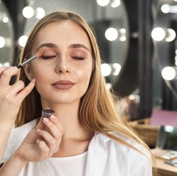 5 Manfaat Makeup untuk Kesehatan Mental Bagi Wanita