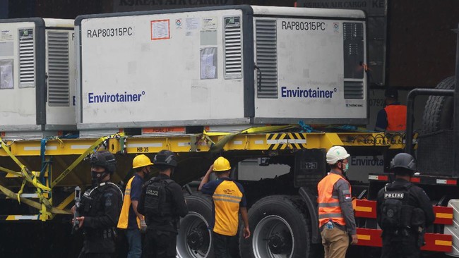 Bio Farma menyebut 15 juta bahan baku vaksin corona dari China akan tiba pekan datang. Namun, belum dipastikan tanggal kedatangannya.