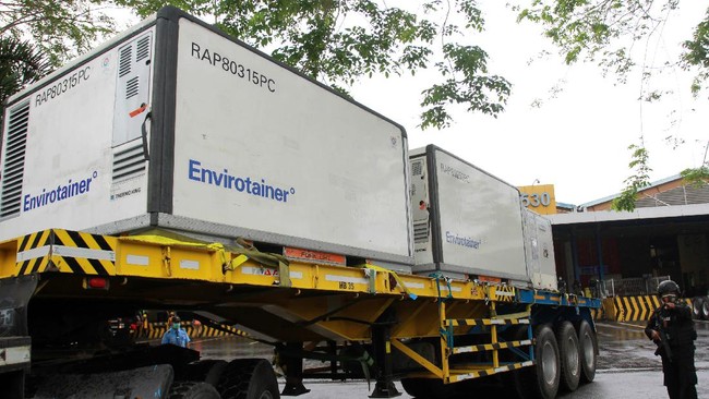 Distribusi vaksin Sinovac disebut terhambat ketersediaan cold storage yang jumlahnya terbatas atau bahan langka di beberapa daerah.