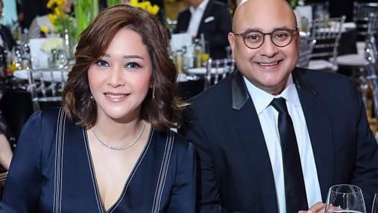 Maia Estianty Ini Gaya Mewah Maia Estianty dan Irwan Mussry saat Afternoon Tea