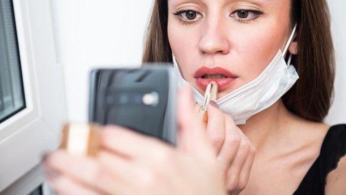 Make Up Ngantor yang Simpel di New Normal, Hanya Perlu 15 Menit Saja!