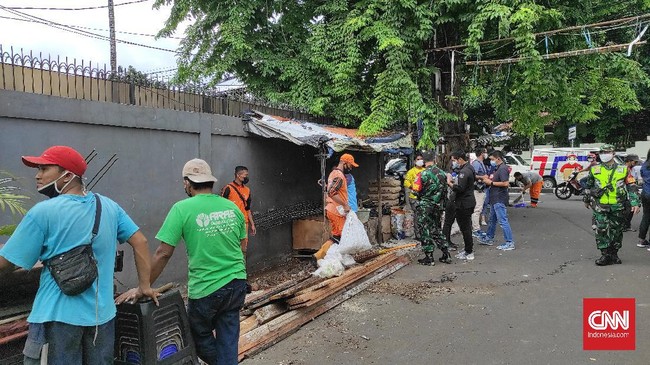Polri menyatakan posko 3 Pilar di dekat maskar FPI di Petamburan, Jakpus, merupakan posko Kampung Tangguh untuk menekan penyebaran virus corona di DKI Jakarta.