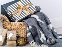 Berbagi Kehangatan Tahun Baru dengan Hampers dari Trans Snow World