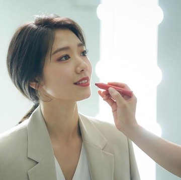 7 Trik Makeup Natural ala Korea Biar Makin Kelihatan Awet Muda