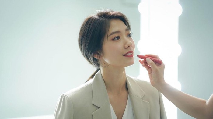 6 Tips Rahasia Agar Makeup Tahan Lama Seharian