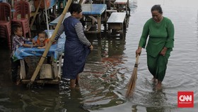 Pelabuhan Sunda Kelapa Banjir Rob Dampak Gerhana Bulan Total