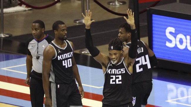 FOTO: Harden Cemerlang, Rockets Menang