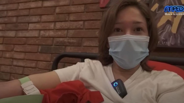 Maia Estianty hanya positif COVID-19 selama sehari lho. Ia benar-benar pulih setelah menjalankan isolasi mandiri selama 4 hari. Dengan tiga hari berturut-turut hasil swabnya negatif. (Foto: YouTube Maia Aleldul TV)