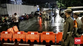 Petugas Berjaga di Monas, Warga Kecewa Gagal Tahun Baru di Ancol