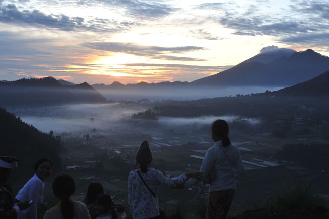 Hitam Putih Wajah Yogya dan Bali Bertahan Lawan Pandemi Meski sama-sama bergantung pada pariwisata, Bali dan Yogya punya alasan tersendiri memiliki kecepatan pemulihan ekonomi yang berbeda.