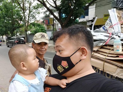 Terpopuler: Nama Bayi Perempuan Jawa, Viral Pemulung Beri Susu Bayi di Trotoar