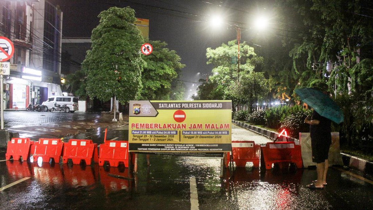 FOTO: Sepi Malam Pergantian Tahun 2021 di Berbagai Daerah