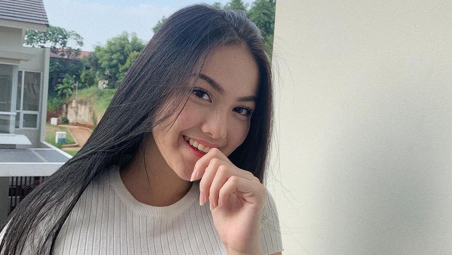Belum lama ini Aisyah Aqilah mencuri perhatian usai putus dari Athalla Naufal. Tapi nampaknya kini Aisyah Aqilah sudah punya pacar baru.