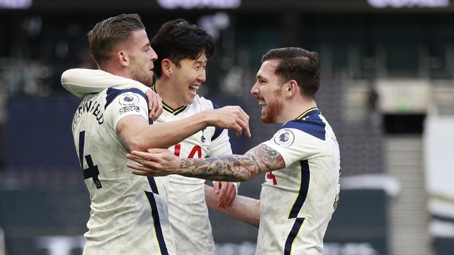 Tottenham Hotspur menang telak 3-0 atas Leeds United pada laga pekan ke-17 Liga Inggris di Stadion Tottenham, Sabtu (2/1).
