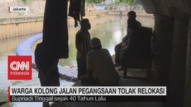 VIDEO: Warga Kolong Pegangsaan Tolak Relokasi