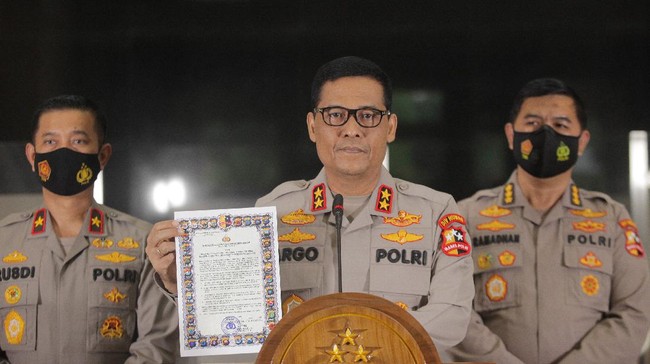 KontraS, YLBHI, Elsam, dan LBH Pers menyebut Maklumat Kapolri melanggar konstitusi dan resolusi Dewan HAM PBB.
