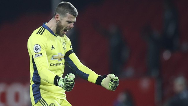 Ole Gunnar Solskjaer mengakui ada persaingan panas antara David de Gea dan Dean Henderson untuk posisi kiper Manchester United.