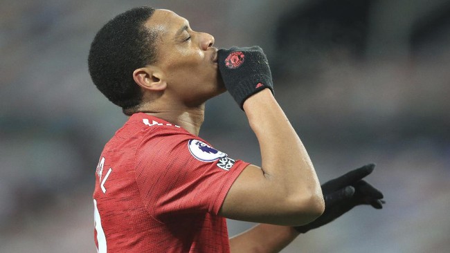 Anthony Martial dan Axel Tuanzebe jadi korban rasial usai Manchester United takluk 1-2 dari Sheffield United di Liga Inggris, Kamis (28/1) dini hari WIB.