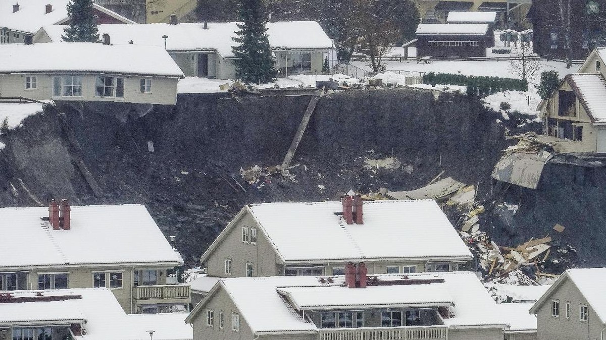 FOTO : Pencarian Korban Longsor di Norwegia