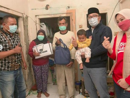 Ridwan Kamil & Istri Datangi Pemulung Viral Susui Bayi, Beri Hadiah Ini
