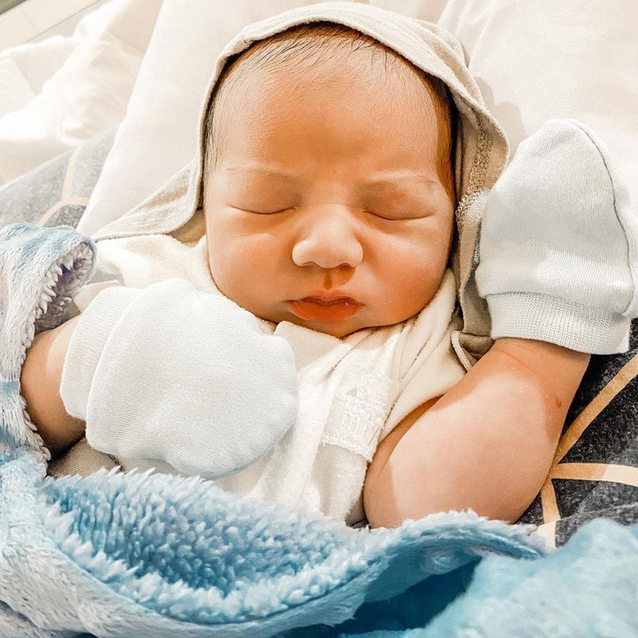 <p>Baby Air lahir pada 18 September 2020. Kelahirannya ini begitu ditunggu-tunggu Irish Bella dan Ammar Zoni. (Foto: Instagram @airrumiakbar1453)</p>