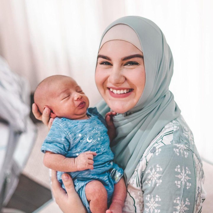 <p>Dalam unggahan di Instagram miliknya, Irish Bella sering membagikan momen kebersamaan dengan sang buah hati. (Foto: Instagram @airrumiakbar1453)</p>