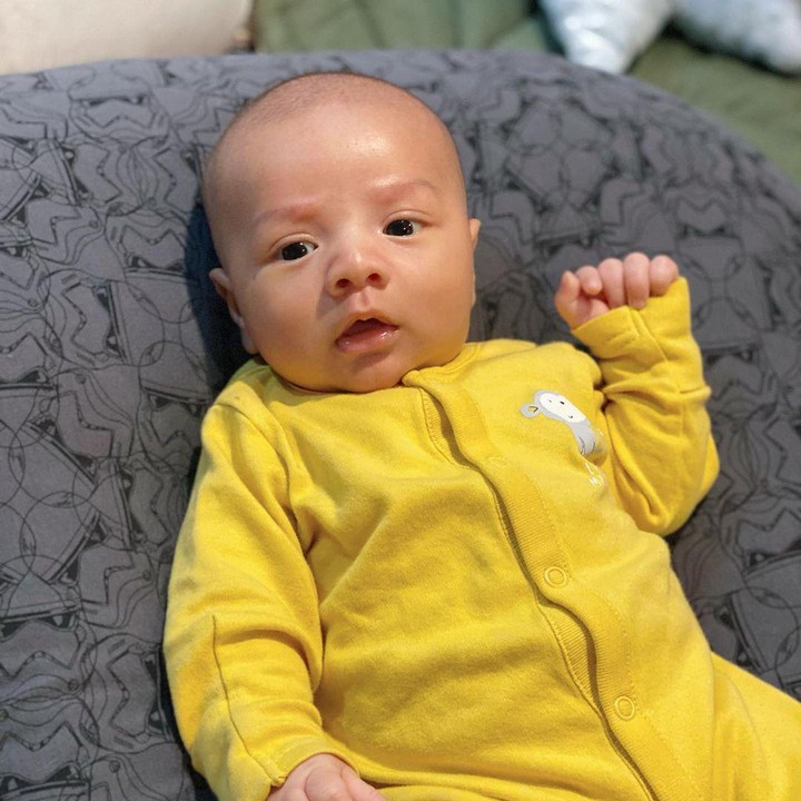<p>Tak sedikit netizen memuji wajah tampan Baby Air yang dibilang mirip sang ayah, Ammar Zoni. (Foto: Instagram @airrumiakbar1453)</p>