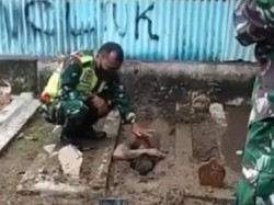 Viral, Pemuda di Tegal Kubur Diri Hidup-hidup