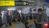 FOTO : Arus Balik Libur Nataru 2021 di Stasiun Pasar Senen Arus balik pemudik usai libur Natal dan Tahun Baru 2021 sudah mulai terlihat di Stasiun Pasar Senen. Berikut gambarannya.
