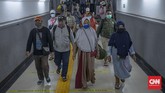 FOTO : Arus Balik Libur Nataru 2021 di Stasiun Pasar Senen Arus balik pemudik usai libur Natal dan Tahun Baru 2021 sudah mulai terlihat di Stasiun Pasar Senen. Berikut gambarannya.