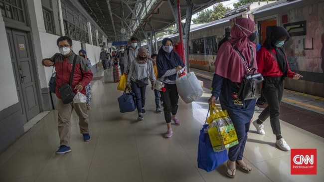 KAI mencatat penumpang kereta jarak jauh dan lokal meningkat 20,7 persen sepanjang 24-30 Agustus 2021.