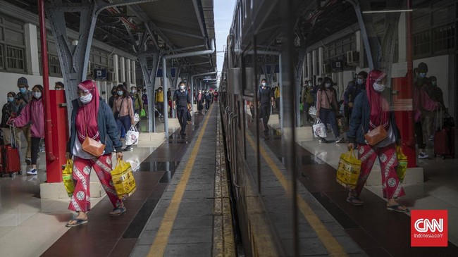 Kemenhub membuka larangan penumpang kereta khusus di tengah larangan total mudik Lebaran 2021. Berikut rincian penumpang khusus itu. 