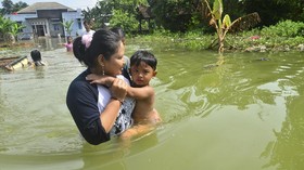 FOTO: Banjir Akibat Jebolnya Tanggul Sungai Gelis di Kudus
