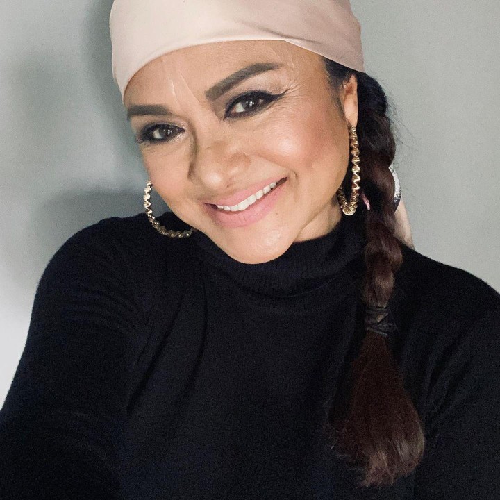 <p>Sempat konflik hingga 14 tahun usai bercerai, Betharia Sonata akhirnya berdamai dengan Willy Dozan. Tapi hingga kini, ia masih berstatus sebagai <em>single mother</em>, Bunda. (Foto: Instagram @official.bethariasonata)</p>