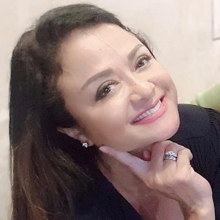 <p>Dari pernikahan dengan Willy Dozan, Betharia Sonata dikaruniai dua anak, yakni Mohammad Leon Rahman Dozan dan Nabila Rahman Dozan. (Foto: Instagram @official.bethariasonata)</p>
