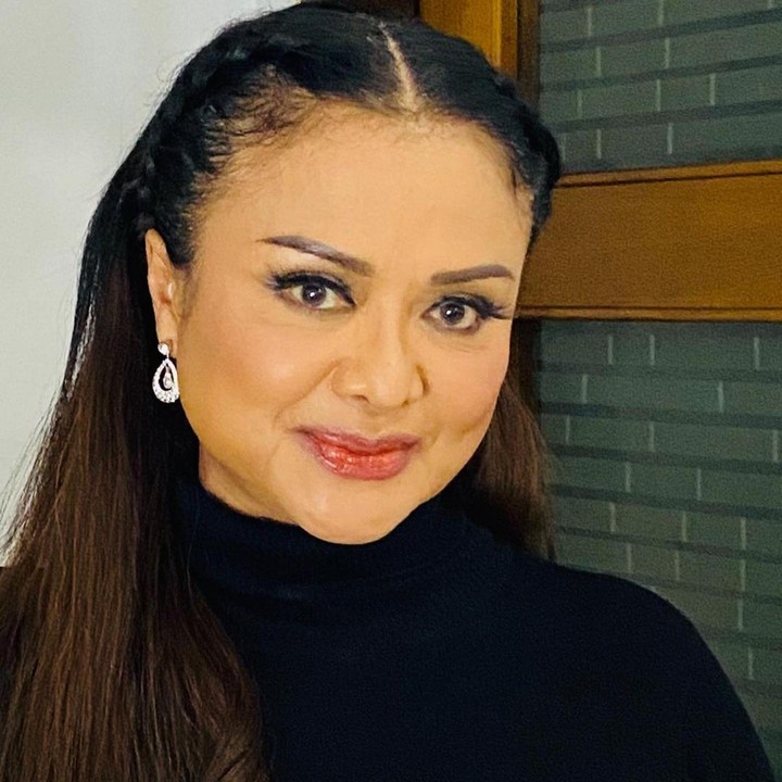 <p>Kedua anak yang kini beranjak dewasa lebih sering terlihat bersama Betharia Sonata, Bunda. (Foto: Instagram @official.bethariasonata)</p>